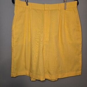 Vintage Lord Isaacs Women's Yellow Pleated Shorts Approx Size 12–14 33″ Waist